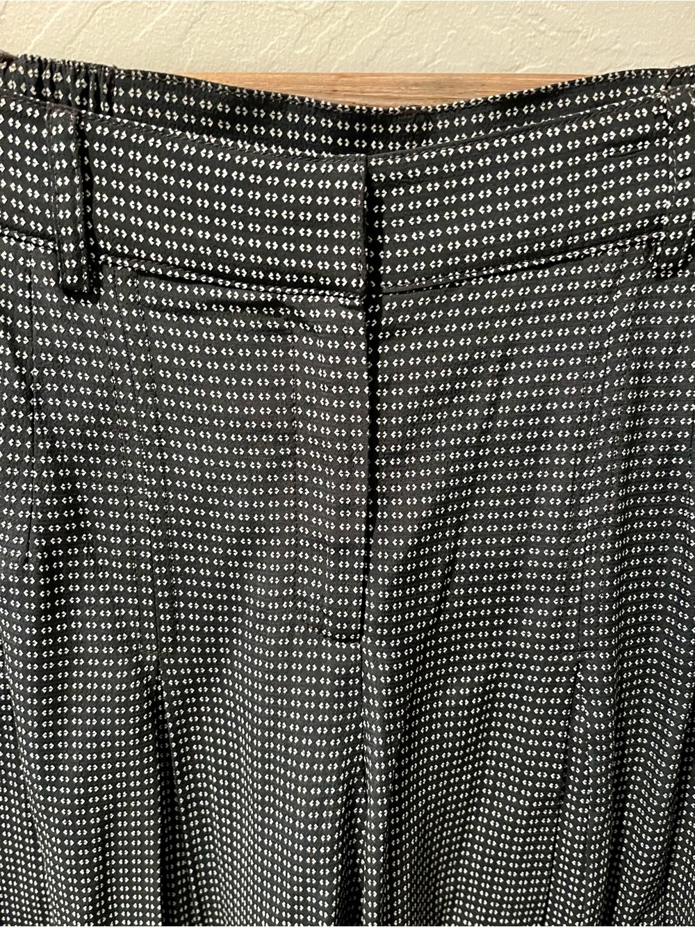 Bailey 44 Aubrey Pleated Wide Leg Bermuda Shorts Mini Geo Print Black White - Picture 3 of 10